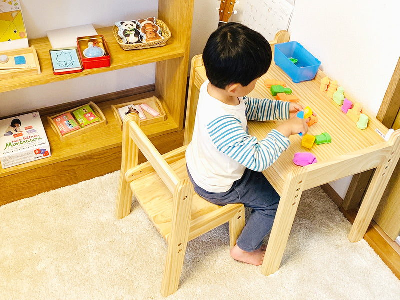 Easy "At-Home Montessori" : Kids Desk Edition