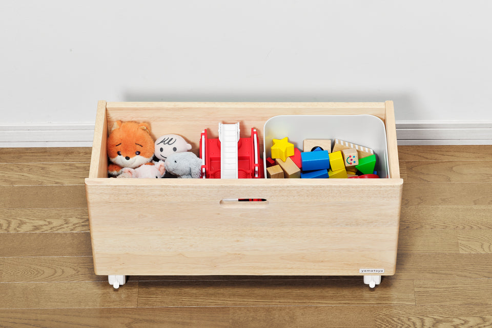The Yamatoya Norsta3Kids Toy Rack on castors, demonstrating the wagon design.